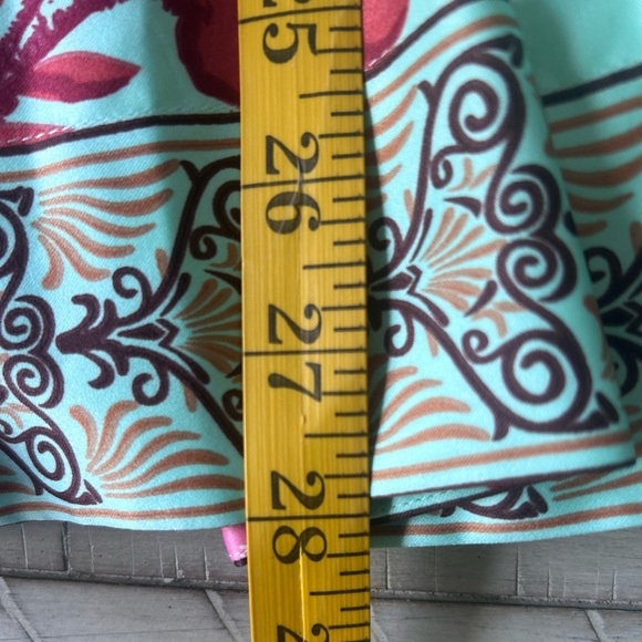 FOREVER21 Floral Peplum Blouse size Medium
#106 - Picture 12 of 13